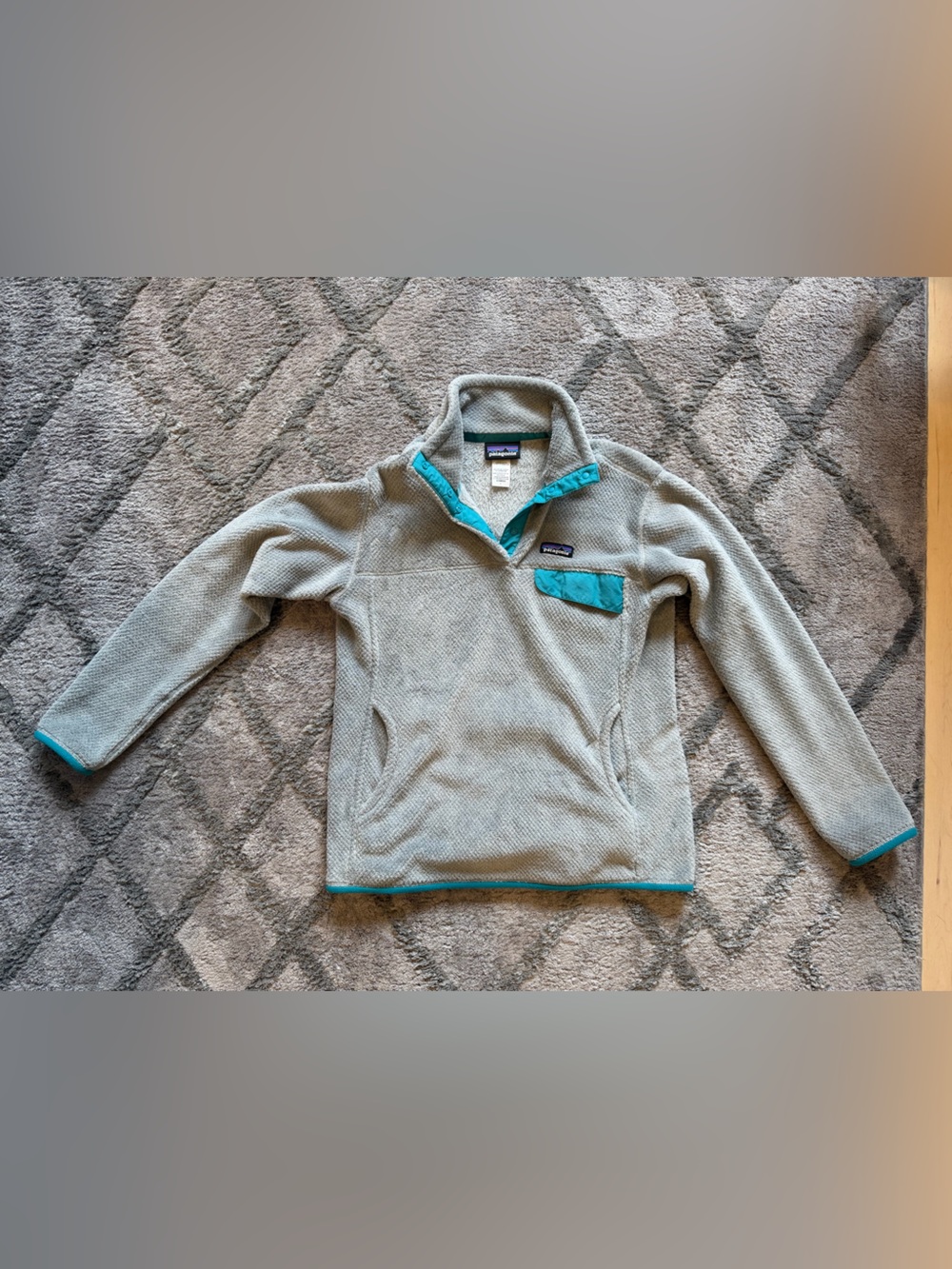 Patagonia Light Gray Fleece Re-Tool Snap-T pullover with Teal Accents